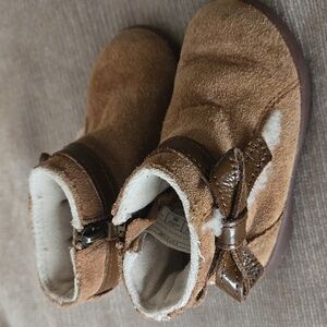 UGG Toddler Bow Chestnut Lined Side Zip Footwear 6.